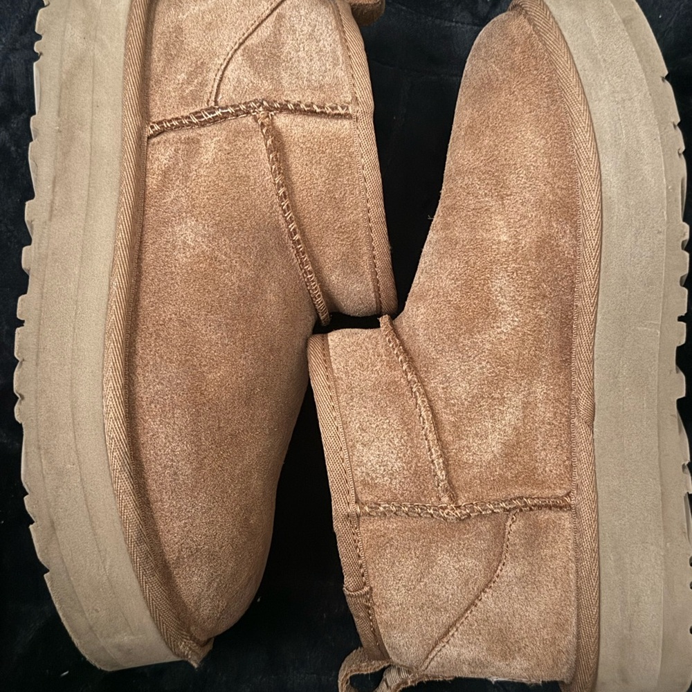 UGG Classic Mini — Girls 5 / Women’s 7